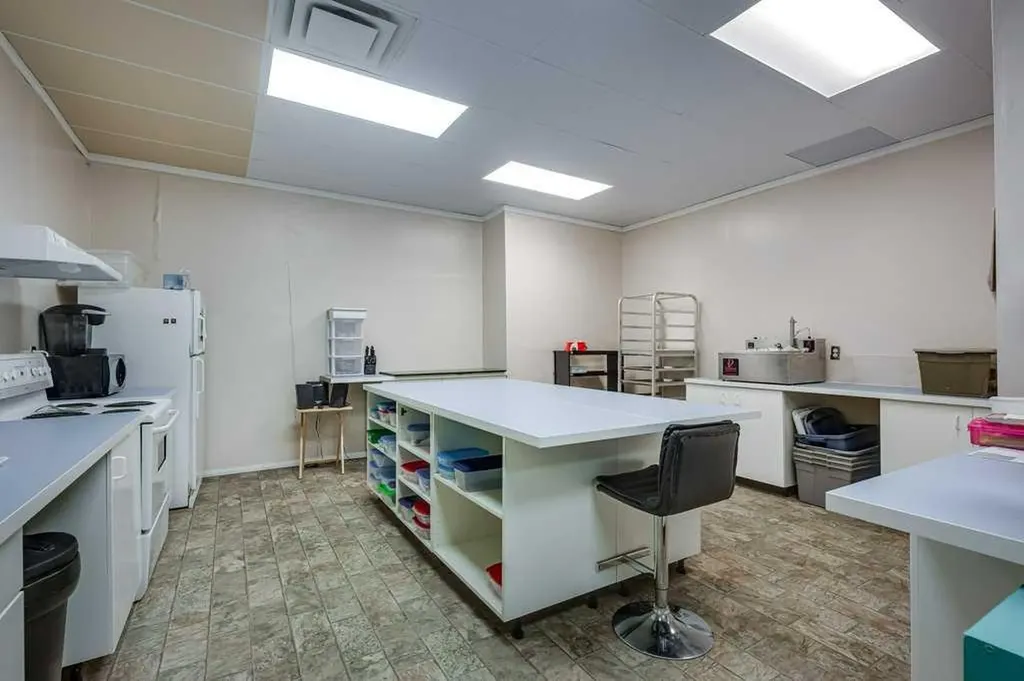5036 50 Street Innisfail AB T4G 1S7