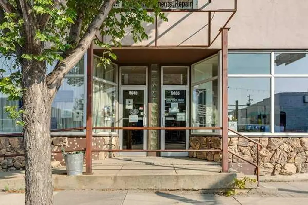 5036 50 Street Innisfail AB T4G 1S7