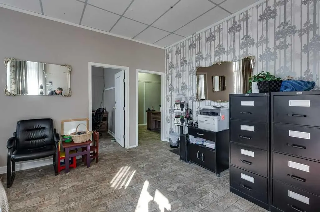 5036 50 Street Innisfail AB T4G 1S7