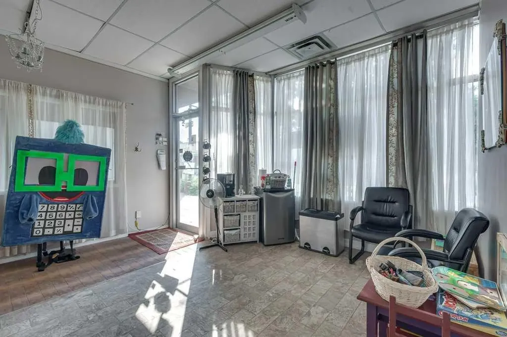 5036 50 Street Innisfail AB T4G 1S7