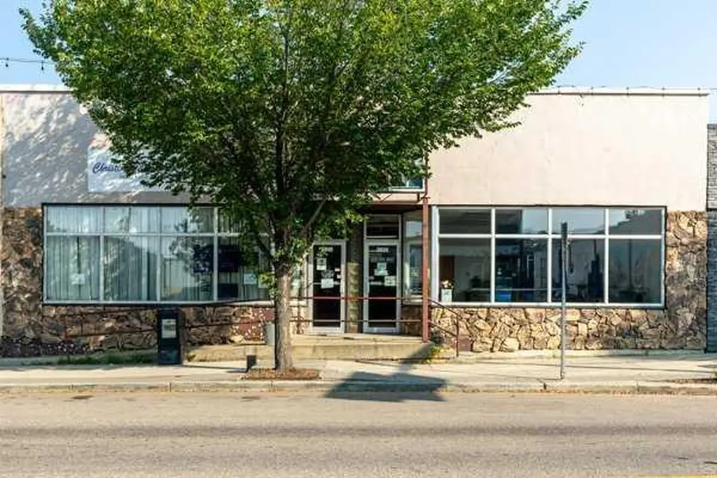 5036 50 Street Innisfail AB T4G 1S7