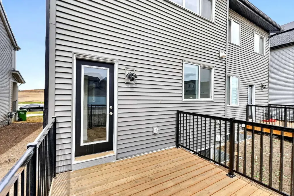 7023 Rangeview Avenue SE Calgary AB T3S 0P9