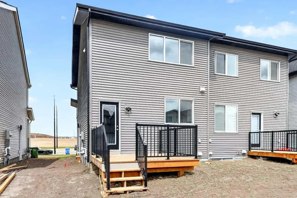 7023 Rangeview Avenue SE Calgary AB T3S 0P9