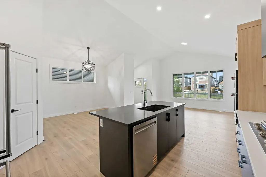 116 Mitchell Walk NW Calgary AB T3R 2G2