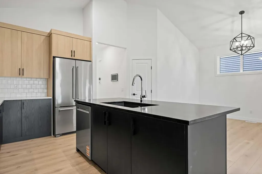 116 Mitchell Walk NW Calgary AB T3R 2G2