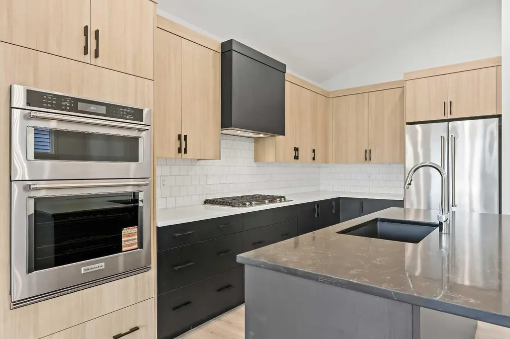 116 Mitchell Walk NW Calgary AB T3R 2G2