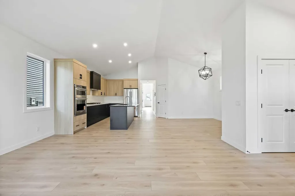 116 Mitchell Walk NW Calgary AB T3R 2G2
