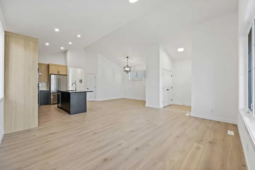 116 Mitchell Walk NW Calgary AB T3R 2G2