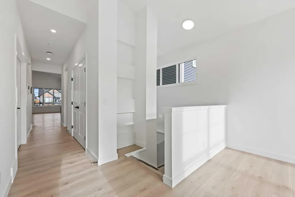 116 Mitchell Walk NW Calgary AB T3R 2G2