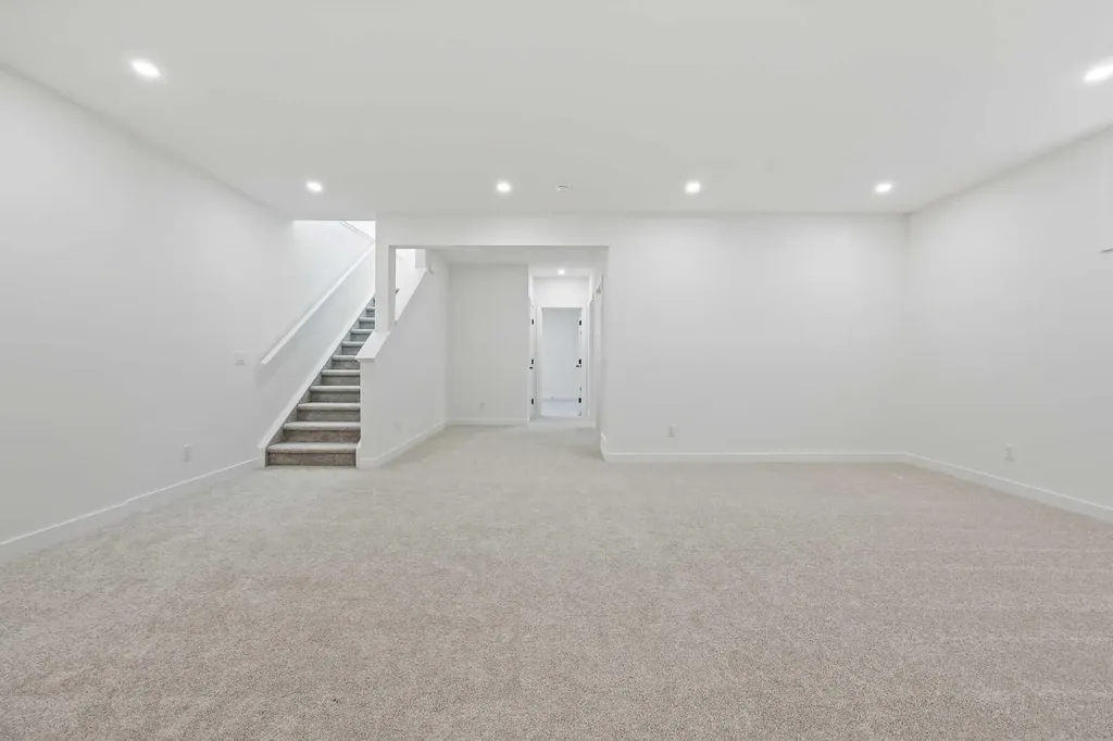 116 Mitchell Walk NW Calgary AB T3R 2G2