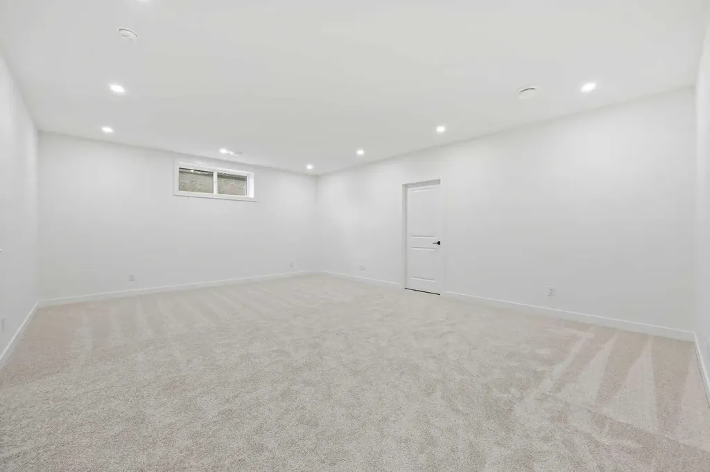 116 Mitchell Walk NW Calgary AB T3R 2G2