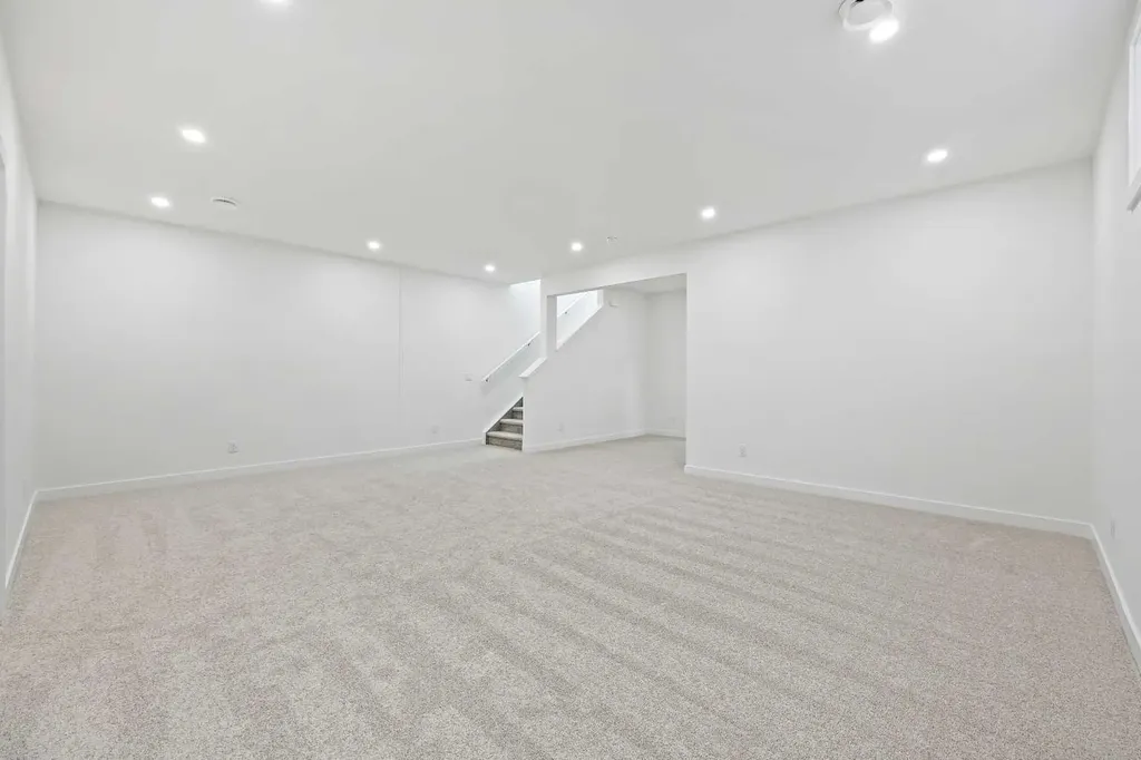 116 Mitchell Walk NW Calgary AB T3R 2G2