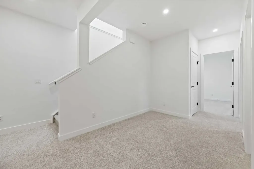 116 Mitchell Walk NW Calgary AB T3R 2G2