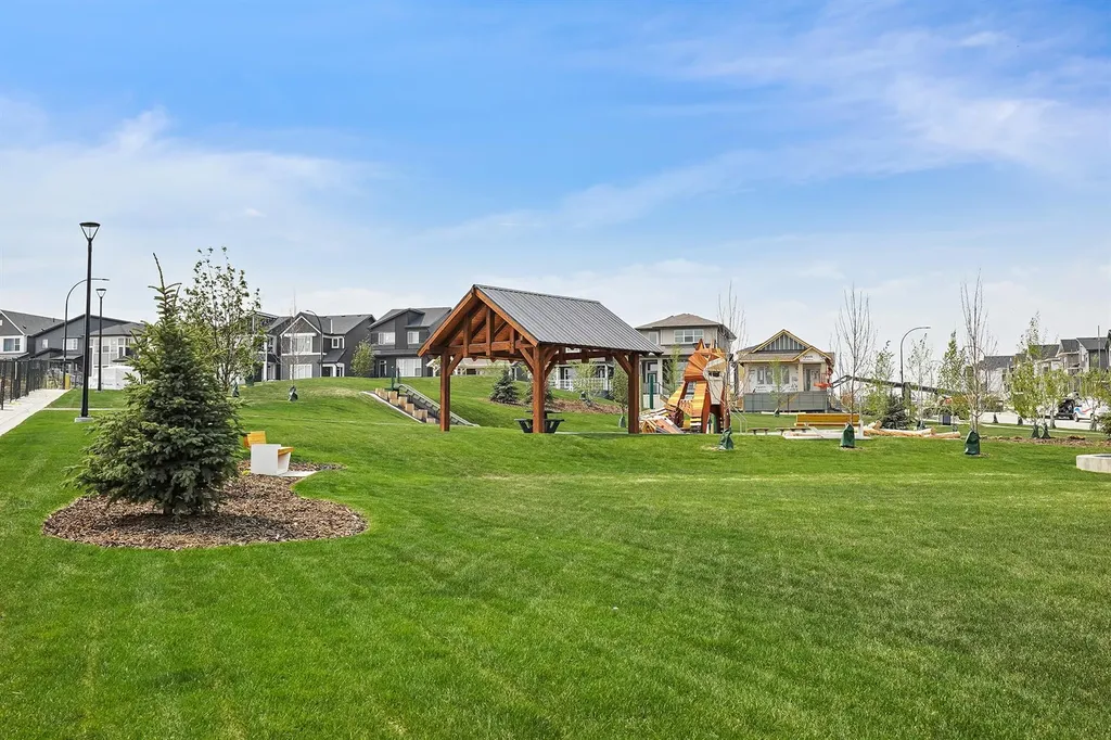 116 Mitchell Walk NW Calgary AB T3R 2G2