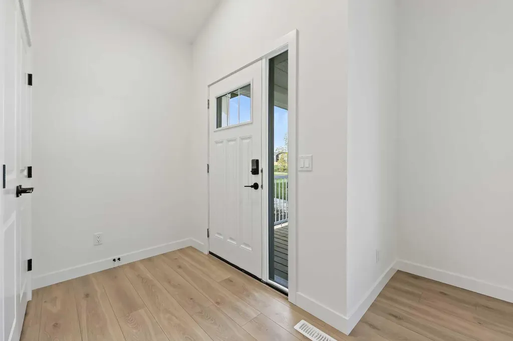 116 Mitchell Walk NW Calgary AB T3R 2G2