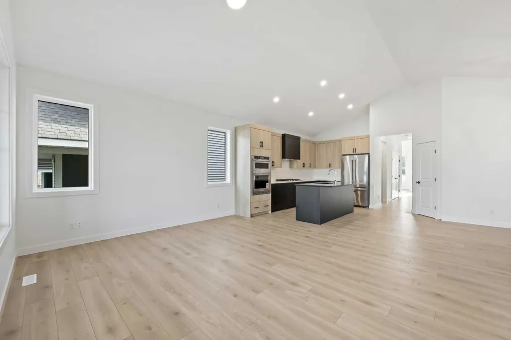 116 Mitchell Walk NW Calgary AB T3R 2G2