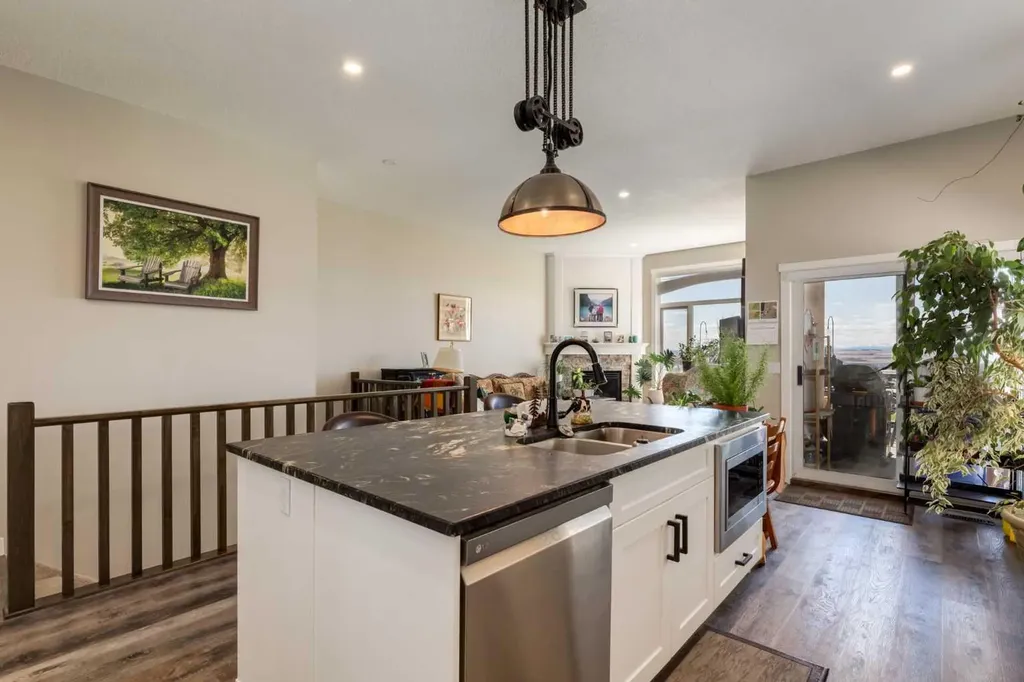 26 Eagleview Way Cochrane AB T4C 1P6