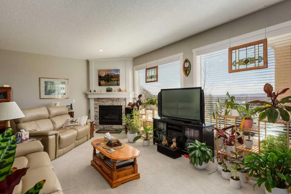 26 Eagleview Way Cochrane AB T4C 1P6