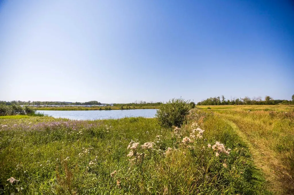 47 Avenue Bayshore Drive Sylvan Lake AB T4S 0A7