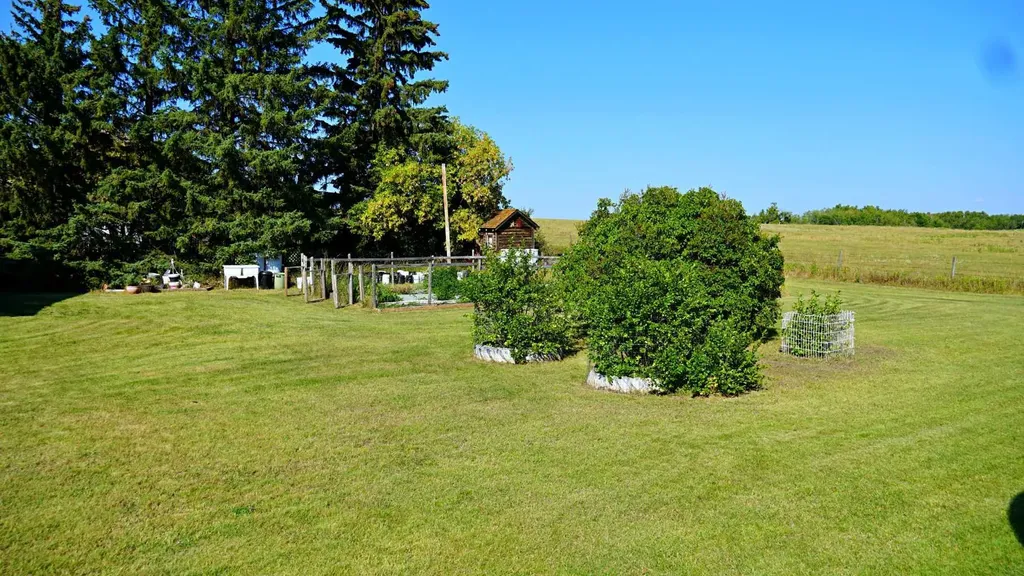 101 2nd Street E Derwent AB T0B 1C0