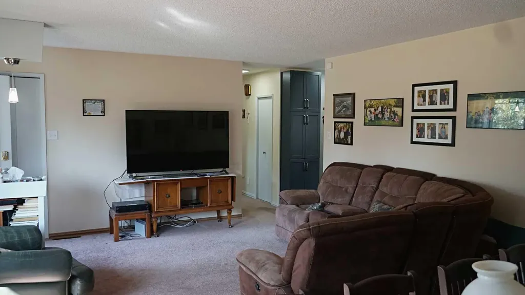 101 2nd Street E Derwent AB T0B 1C0