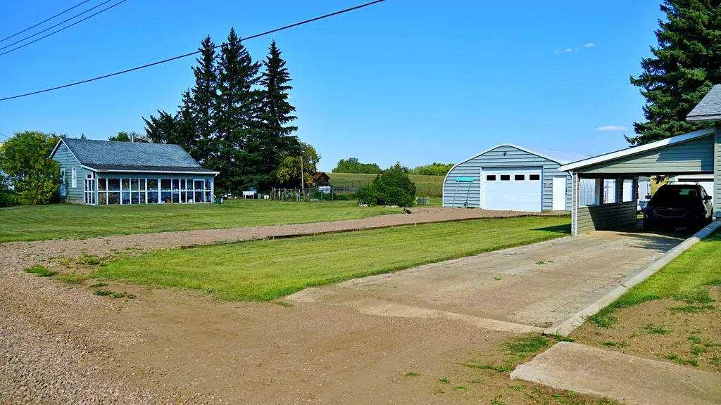 101 2nd Street E Derwent AB T0B 1C0