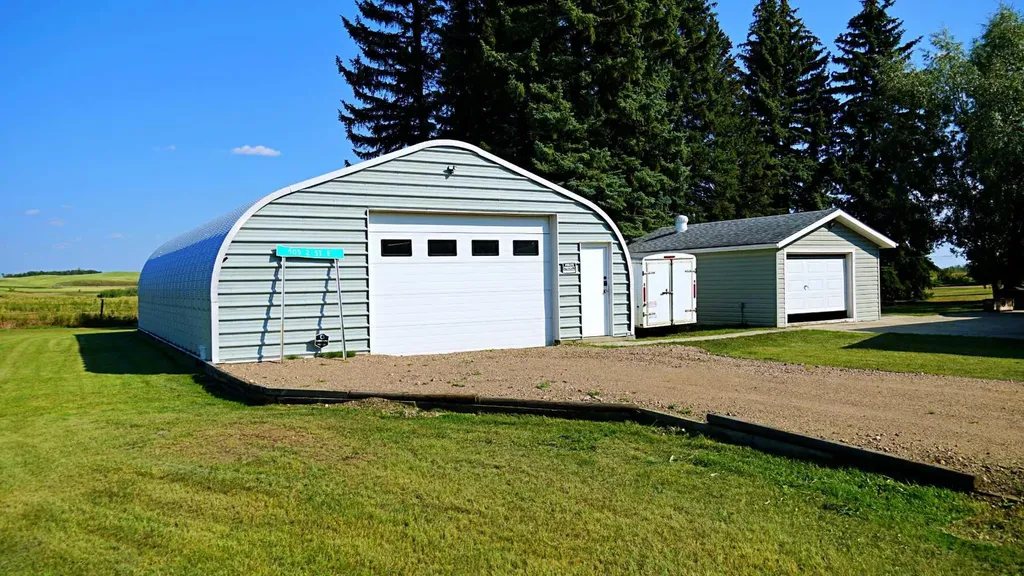 101 2nd Street E Derwent AB T0B 1C0