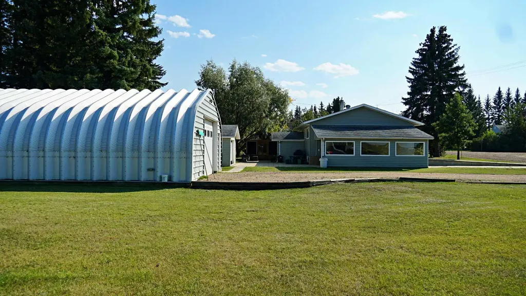 101 2nd Street E Derwent AB T0B 1C0
