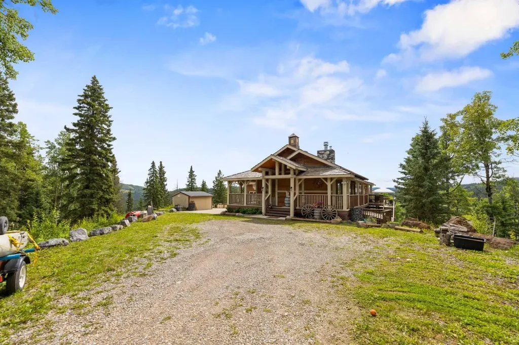 11 Black Bear Lane Rural Foothills County AB T0L 0K0