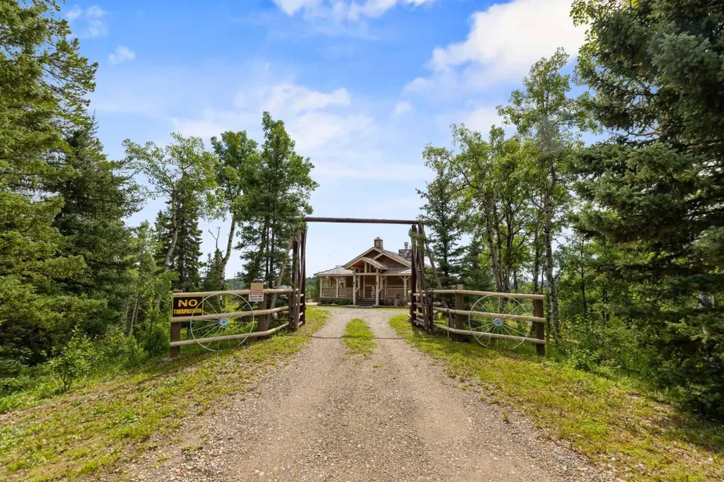 11 Black Bear Lane Rural Foothills County AB T0L 0K0