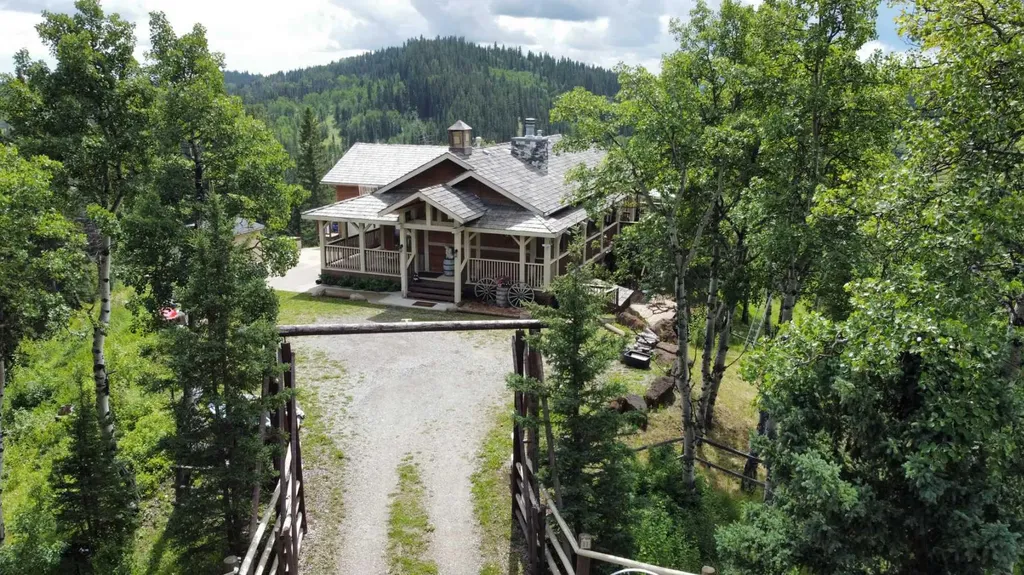 11 Black Bear Lane Rural Foothills County AB T0L 0K0