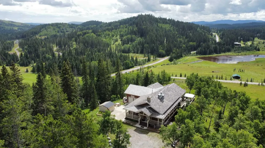 11 Black Bear Lane Rural Foothills County AB T0L 0K0