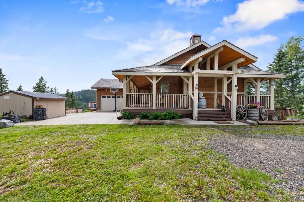 11 Black Bear Lane Rural Foothills County AB T0L 0K0