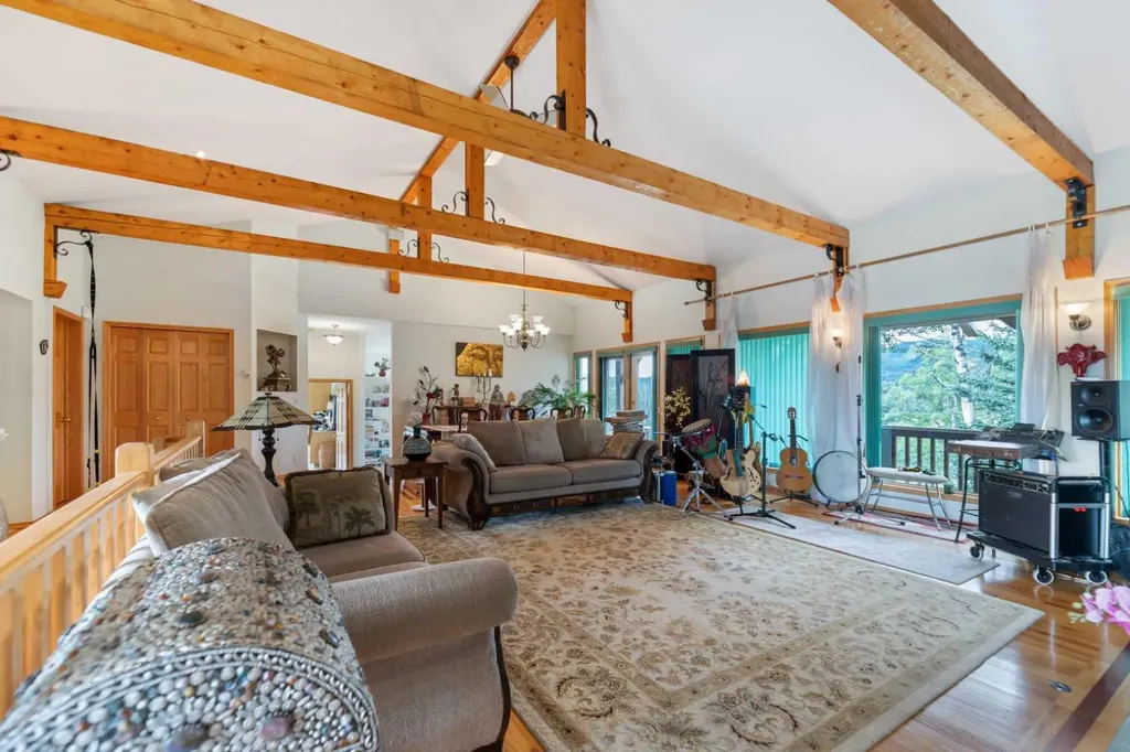 11 Black Bear Lane Rural Foothills County AB T0L 0K0
