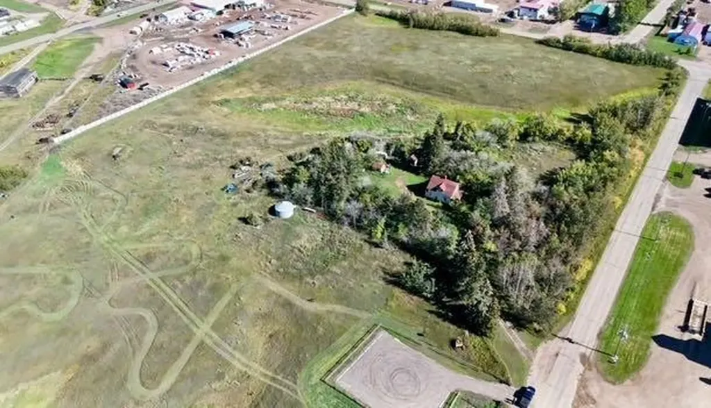 4406 47 Avenue Stettler AB T4K 0B7
