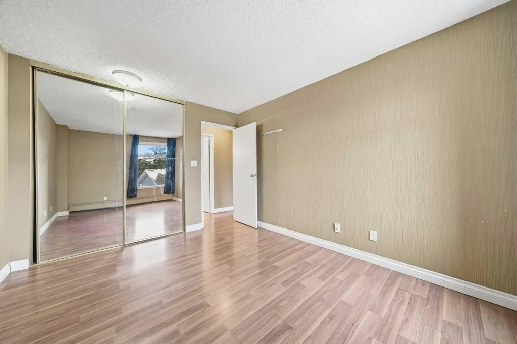 8604 48 Avenue NW Calgary AB T3B 5E6