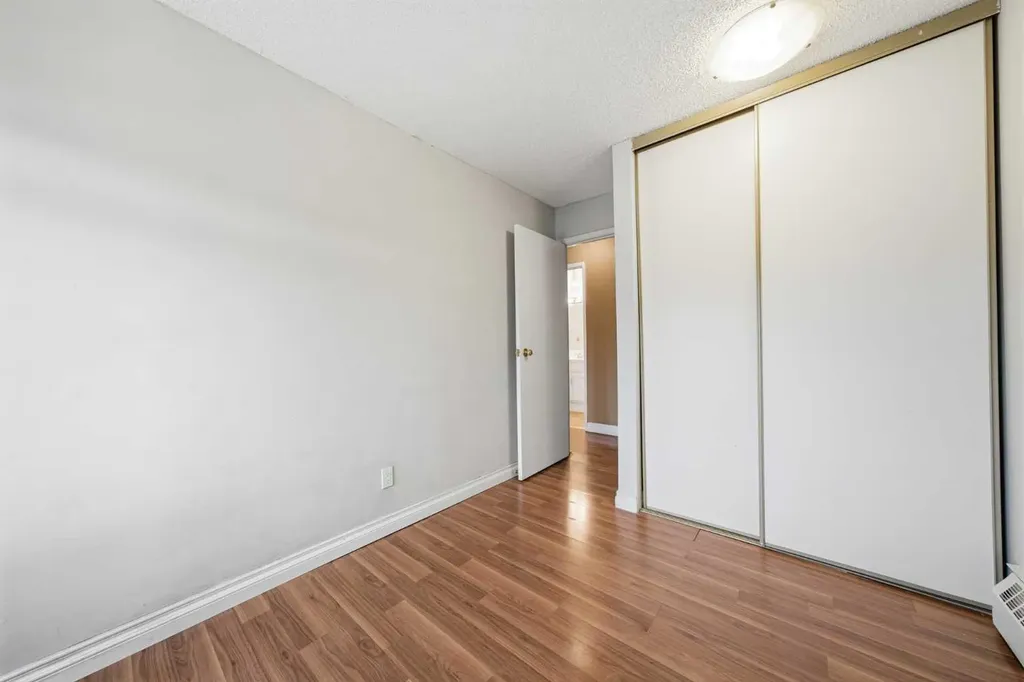 8604 48 Avenue NW Calgary AB T3B 5E6