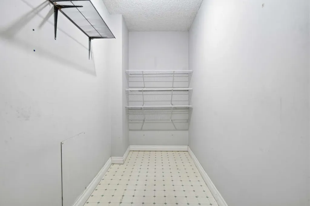 8604 48 Avenue NW Calgary AB T3B 5E6