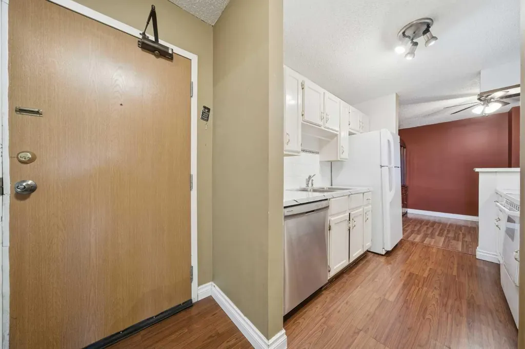 8604 48 Avenue NW Calgary AB T3B 5E6