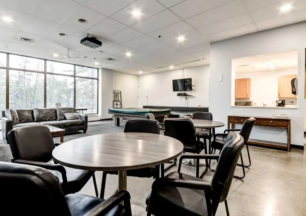 8604 48 Avenue NW Calgary AB T3B 5E6