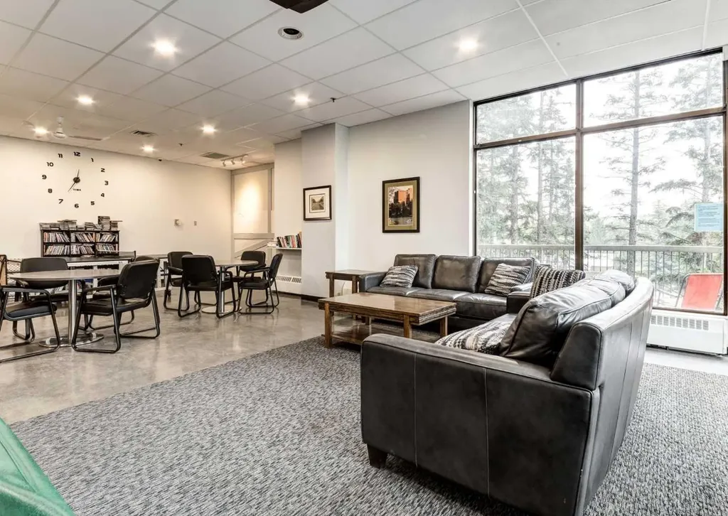 8604 48 Avenue NW Calgary AB T3B 5E6
