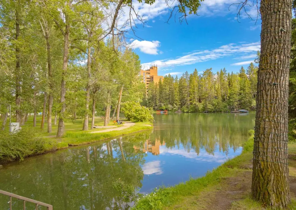 8604 48 Avenue NW Calgary AB T3B 5E6