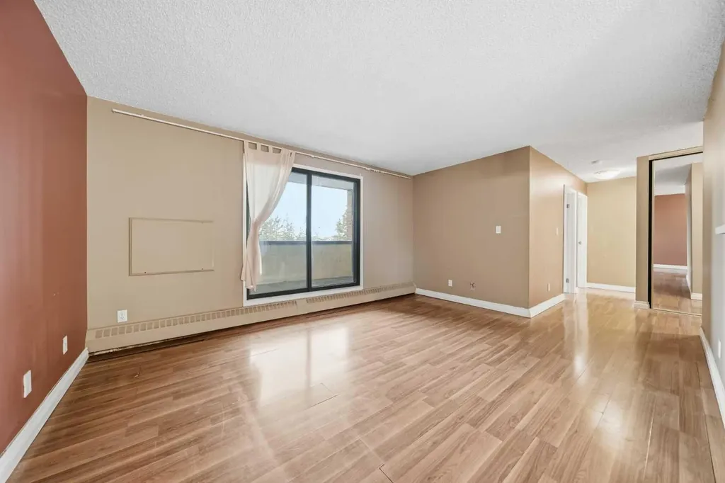 8604 48 Avenue NW Calgary AB T3B 5E6