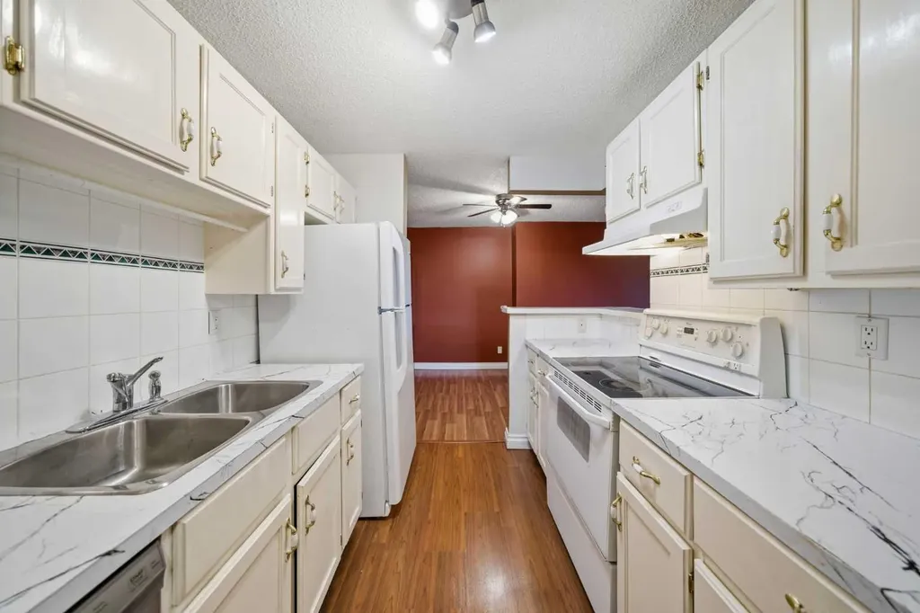 8604 48 Avenue NW Calgary AB T3B 5E6