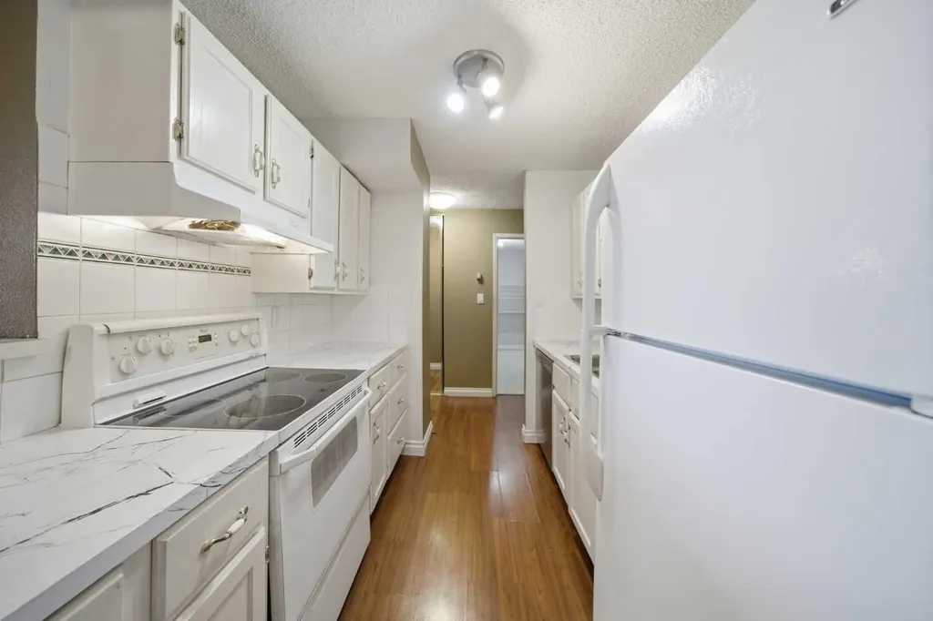 8604 48 Avenue NW Calgary AB T3B 5E6