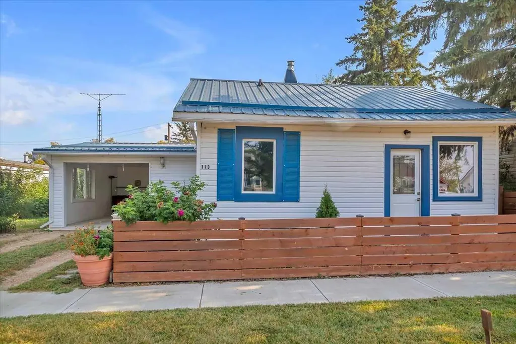 113 2nd Avenue E Delia AB T0J 0W0