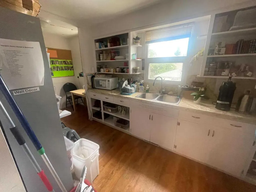 218 Crowchild Trail NW Calgary AB T2N 2R2