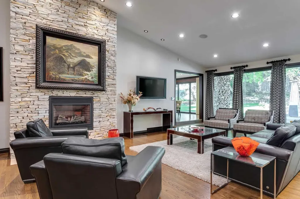40 Eagle Ridge Place SW Calgary AB T2V 2V8