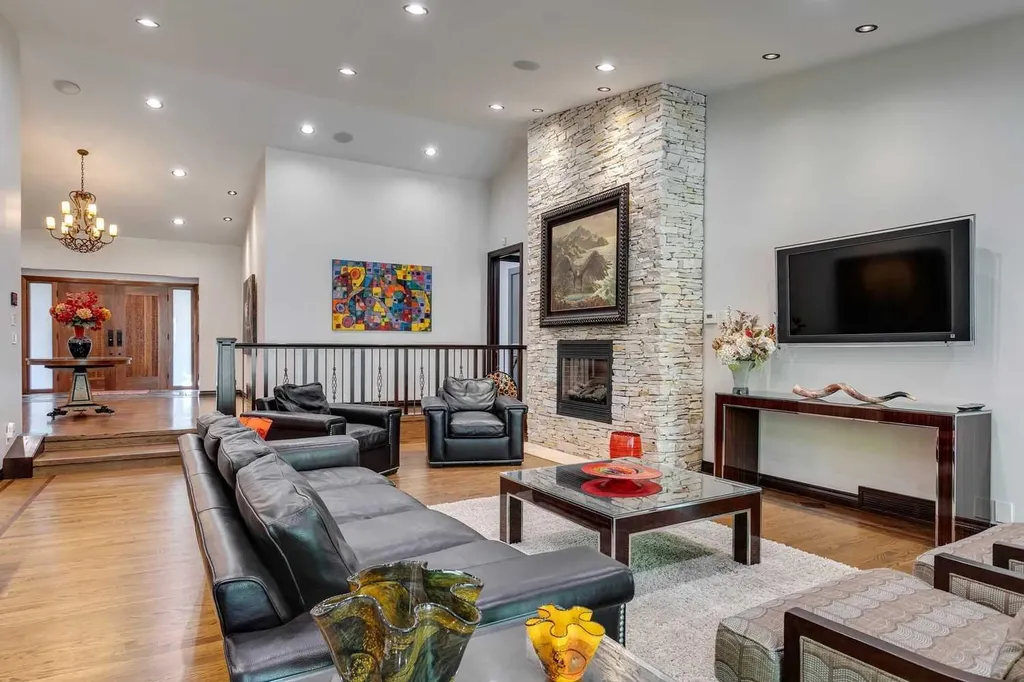 40 Eagle Ridge Place SW Calgary AB T2V 2V8