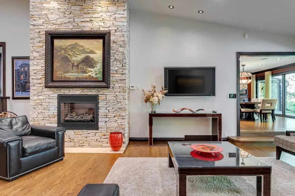 40 Eagle Ridge Place SW Calgary AB T2V 2V8